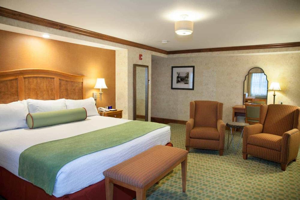 West Wing Preferred King Room interior